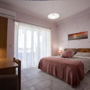 https://etna-sea-house.catania-hotels.net